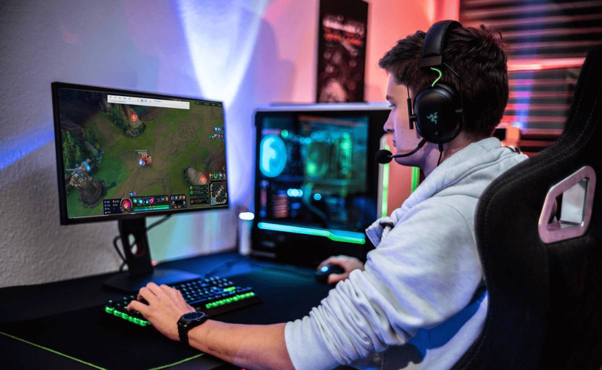 正在玩游戏的用户